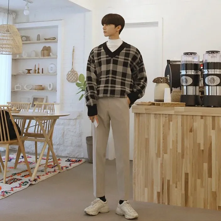 GS No. 78 Plaid V-neck Sweater